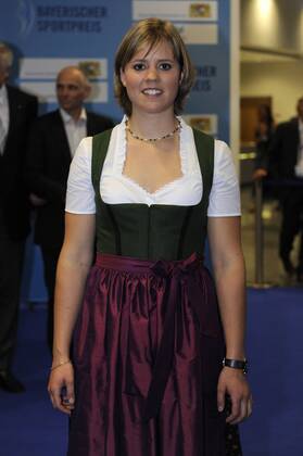 Viktoria REBENSBURG (GER),Ski Alpin,,im Dirndl,halbe Figur,Bayerischer Sportpreis-Roter Teppich,Red Carpet. o0 Skisport
