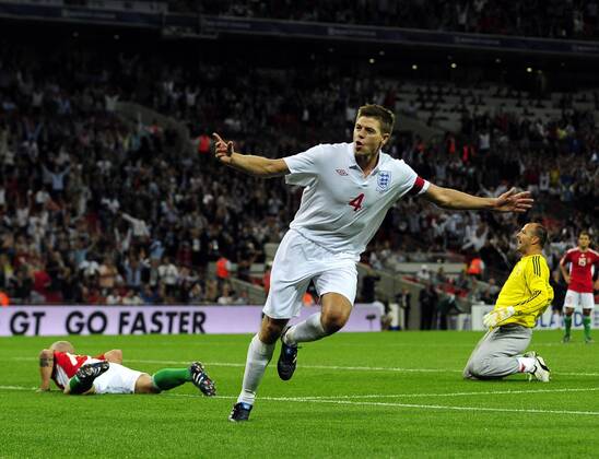 Steven Gerrard of England celebrates scoring during the friendly match between England (white) and Hungary at the Wembley Stadium in London Aug. 11, 2010. o0 Jubel Freude