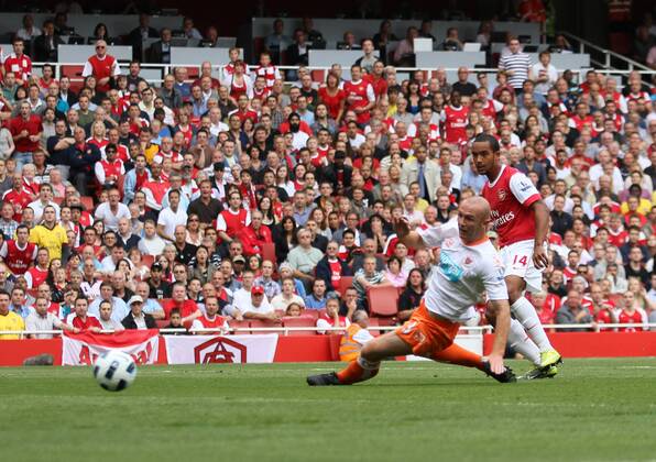 Arsenal s Theo Walcott scoring his sides opening goal Barclays Premier League Arsenal London (red) v Blackpool FC (white) 21st August, 2010 EDITORIAL USE ONLY. No use with unauthorised audio, video, data, fixture lists, club league logos or live services. Online in-match use limited to 120 images, no video emulation. No use in betting, games or single club league player publications.
