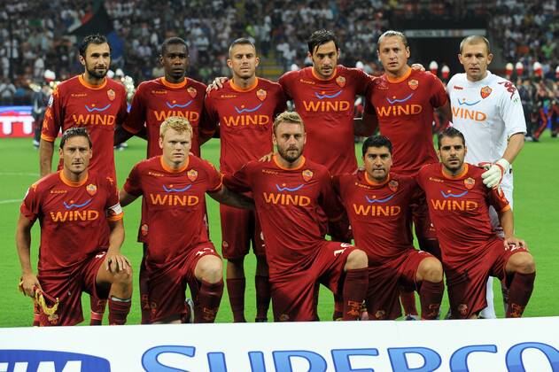 Mannschaftsbild AS Rom hi.v.li.: Mirko Vucinic, Juan, Jeremy Menez, Marco Cassetti, Philippe Mexes, Bogdan Lobont; vorn: Francesco Totti, John Arne Riise, Daniele de Rossi, David Pizarro, Simone Perrotta - ANDREAXSTACCIOLI