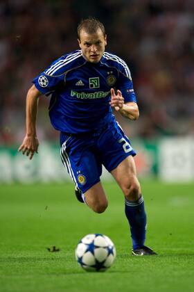 Oleh Gusev - Ajax Amsterdam (red white) vs Dynamo Kiev (blue) - Play-offs Champions League 2010 2011 xVIxwjxdijkdrentxIVx 164640