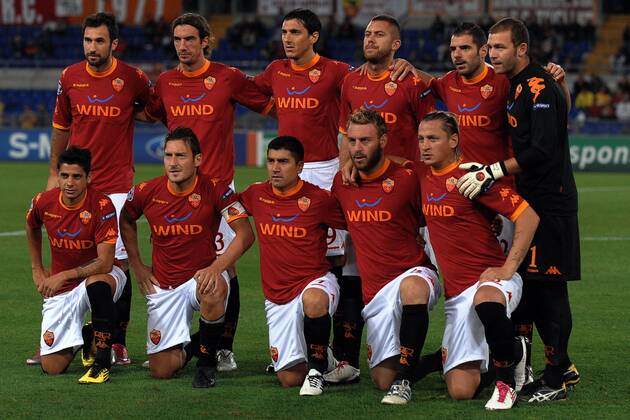 Mannschaftsbild AS ROM, hi.v.li.: Mirko Vucinic, Paolo Castellini, Nicolas Burdisso , Jeremy Menez, Simone Perrotta, Torwart Bogdan Lobont vorn: Cicinho, Francesco Totti, David Pizarro, Daniele de Rossi und Philippe Mexes