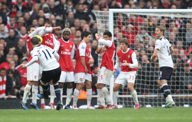 Arsenal FC London - Tottenham Hotspur - Rafael van der Vaart (Tottenham, front) takes a free kick which hits Cesc Fabregas (L) arm to give a penalty.