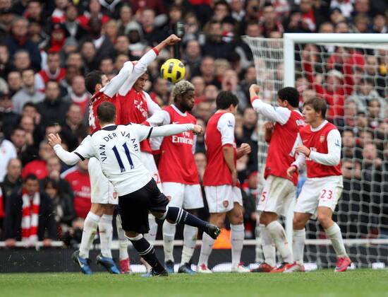 Arsenal FC London - Tottenham Hotspur - Rafael van der Vaart (Tottenham, front) takes a free-kick which hits Cesc Fabregas (L) arm to give a penalty.