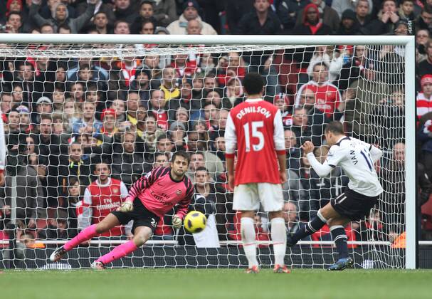 Arsenal FC London - Tottenham Hotspur - Rafael van der Vaart (Tottenham) scores from the penalty spot. 2-2