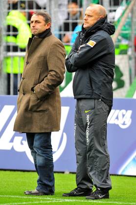 Fussball Herren Bundesliga Saison 2010 2011, SV Werder Bremen, Geschäftsführer Klaus ALLOFS und Trainer Thomas SCHAAF (re.) o0 Funktionär