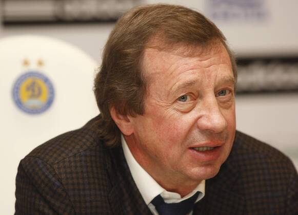 KIEV, UKRAINE. DECEMBER 24, 2010. coach Yury Syomin at a press conference. He has signed a three-year contract with FC Dynamo Kyiv.  RE0DE93B
