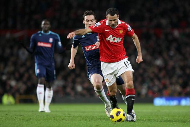 Football - Premier League - Manchester United vs. Stoke City Ryan Giggs of Manchester United (R) escpaes Stoke s Dean Whitehead at Old Trafford