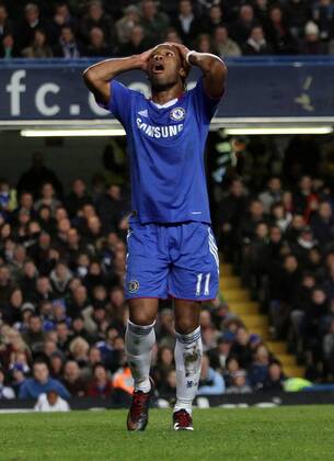 Chelsea s Didier Drogba looks on dejected Barclays Premier League: Chelsea FC London vs Blackburn Rovers, 15th January, 2011 - EDITORIAL USE ONLY. No use with unauthorised audio, video, data, fixture lists, club league logos or live services. Online in-match use limited to 120 images, no video emulation. No use in betting, games or single club league player publications. o0 Enttäuschung