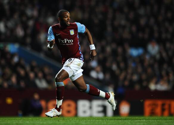 Football - Premier League - Aston Villa vs. Manchester City Aston Villa s new signing Darren Bent in action on his debut at Villa Park, Birmingham