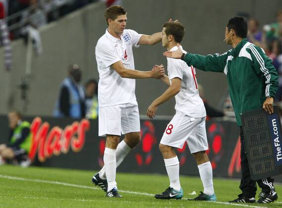 Football - International Friendly - England v Hungary Jack Wilshere (C) comes on as a substitute, to make his debut for England,as a replacement for Steven Gerrard (R) o0 Auswechslung, auswechseln, Einwechslung, einwechseln, Wechsel, wechseln