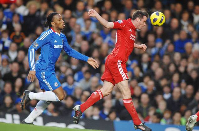 Football - Premier League - Chelsea FC London vs. Liverpool FC 06 02 2011 Didier Drogba (Chelsea FC London, L) Jamie Carragher (Liv) -