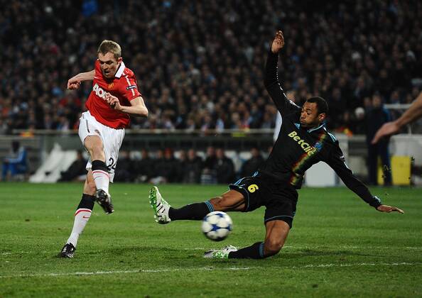Football - Champions League Round of 16 First Leg - Olympique Marseille (blue) vs. Manchester United ManU (red) --- Darren Fletcher of Manchester United shoots past Edouard Cisse of Marseille at the Stade Velodrome, Marseille