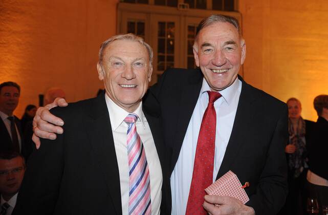 Eduard Geyer (li.) und Trainer Bernd Schröder, 40 Jahre FFC Turbine Potsdam, Feierlichkeiten in Luckenwalde, 04.03.2010,