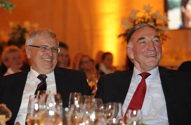 Theo Zwanziger (DFB Präsident) (li.) und Trainer Bernd Schröder, 40 Jahre FFC Turbine Potsdam, Feierlichkeiten in Luckenwalde, 04.03.2010, o0 Funktionär