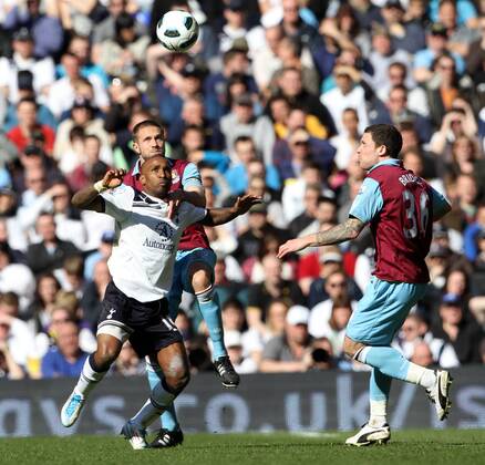 Tottenhams Jermain Defoe tussles with West Hams Matthew Upson (L) and Wayne Bridge --- Tottenham Hotspur (white) vs. West Ham United (red) EDITORIAL USE ONLY. No use with unauthorised audio, video, data, fixture lists, club league logos or live services. Online in-match use limited to 120 images, no video emulation. No use in betting, games or single club league player publications.