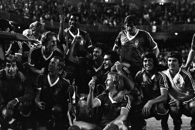 Nottingham Forest ist Europapokalsieger der Landesmeister 1980: Siegerfoto, vorn v.li. Torwart Peter Shilton, John McGovern, Kenny Burns, x, Gary Mills, dahinter x, Viv Anderson, Garry Birtles , Martin O Neill und Ian Bowyer ONeill Mc Govern