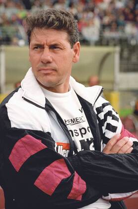Trainer Eberhard Vogel (Hannover 96) - Aus 2. BL in der Saison 1993 1994 Hannover 96 (Rot) gegen VfL Bochum 0:0 am 05.09.1993 im Niedersachsenstadion