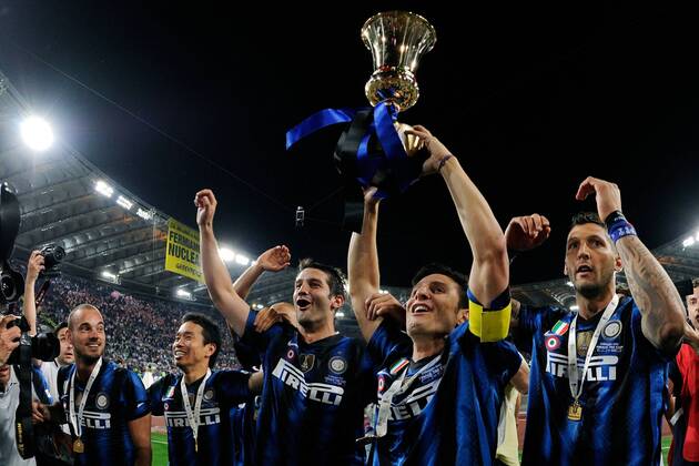 Finale der Coppa Italia 2011 in Rom, Sieger Inter Mailand - V.li. Wesley Sneijder, Yuto Nagatomo, Cristian Chivu, Javier Zanetti, Marco Materazzi