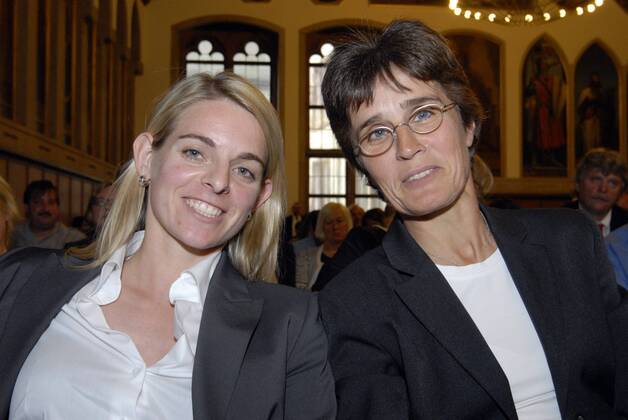 01.06.2011, Ehrung Team 2011 - die DFB Schul- und Vereinskampagne im Kaisersaal des Römer in Frankfurt Nia Künzer FIFA Frauen WM Botschafterin 2011 des Landes Hessen und Monika Staab, Fussball-Entwicklungshelferin (GER) der FIFA, gut gelaunt