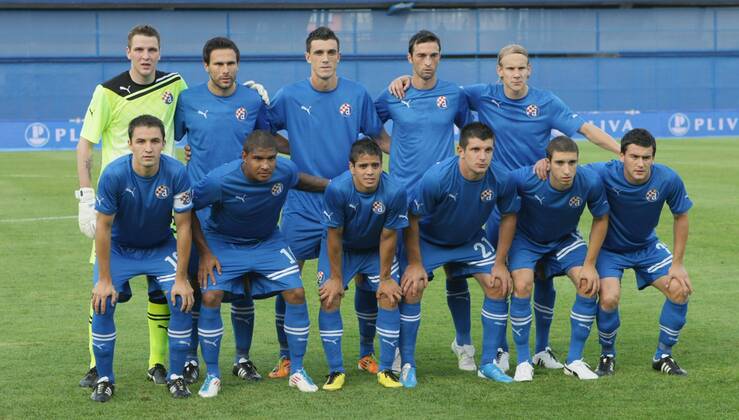 Mannschaftsfoto NK Dynamo Zagreb; hi.v.li.: Ivan Kelav (goalkeeper), Jerko Leko, Ivan Krstanovic. Antonio Vilar, Domagoj Vida; vorn: Milan Badelj , Sammir Jorge, Luis Ibanez, Fatos Beqiraj, Sime Vrsaljko, Mehmed Alispahic o0 Totale