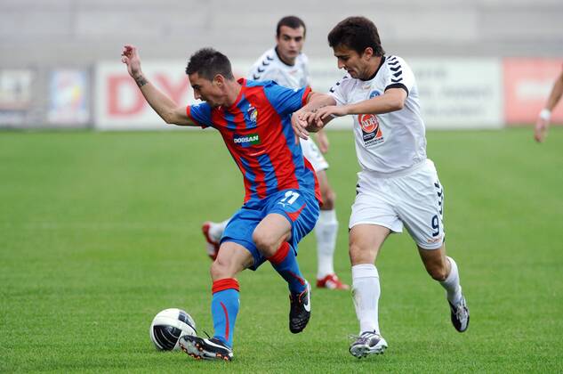 Champions League 2. qualification match Viktoria Pilsen against Pyunik Yerevan on July 19, 2011 in Pilsen, Czech Republic. Pictured Milan Petrzela, Edgar Malakyan. (CTKxPhoto PavelxRakusan) CTKPhoto3201107190366001