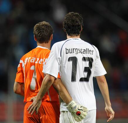 FUSSBALL - UEFA CL Quali, Videoton vs Sturm SZEKESFEHERVAR, - UEFA Champions League, Qualifikation, Videoton FC vs SK Sturm Graz. Bild zeigt Christian Gratzei und Thomas Burgstaller (Sturm). 