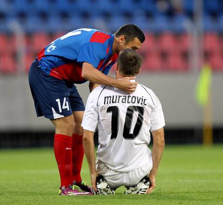 FUSSBALL - UEFA CL Quali, Videoton vs Sturm SZEKESFEHERVAR,UNGARN,20.JUL.11 - FUSSBALL - UEFA Champions League, Qualifikation, Videoton FC vs SK Sturm Graz. Bild zeigt Sandor Hidvegi (Videoton) und Samir Muratovic (Sturm).