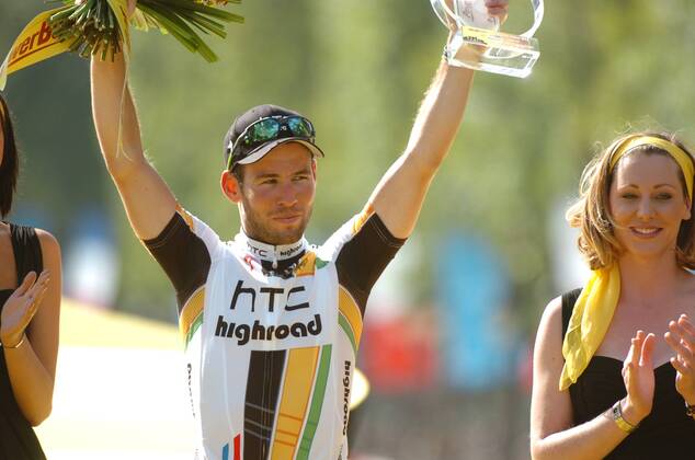 Tour de France 2011 - 21. Etappe: Creteil - Paris --- Htc - High Road 2011, Etappensieger Mark Cavendish, Paris o0 Objekte Pokal Trophäe
