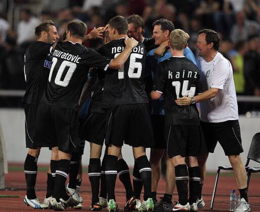 FUSSBALL - UEFA CL Quali, Zestafoni vs Sturm TIFLIS,GEORGIEN,26.JUL.11 - FUSSBALL - UEFA Champions League, Qualifikation, FC Zestafoni vs SK Sturm Graz. Bild zeigt den Jubel von Sturm mit Martin Ehrenreich, Samir Muratovic, Florian Neuhold, Patrick Wolf, Co-Trainer Thomas Kristl und Florian Kainz (Sturm).