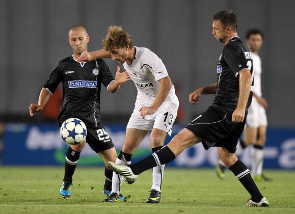 FUSSBALL - UEFA CL Quali, Zestafoni vs Sturm TIFLIS,GEORGIEN,26.JUL.11 - FUSSBALL - UEFA Champions League, Qualifikation, FC Zestafoni vs SK Sturm Graz. Bild zeigt Sandro Foda (Sturm), Shota Grigalashvili (Zestafoni) und Samir Muratovic (Sturm).