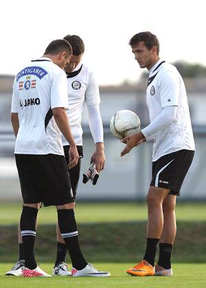 FUSSBALL - UEFA CL Quali, Sturm vs Zestafoni, Vorberichte, Training GRAZ,AUSTRIA,02.AUG.11 - FUSSBALL - UEFA Champions League, Qualifikation, SK Sturm Graz vs FC Zestafoni, Vorberichte, Abschlusstraining Sturm. Bild zeigt Darko Bodul, Silvije Cavlina und Haris Bukva (Sturm).