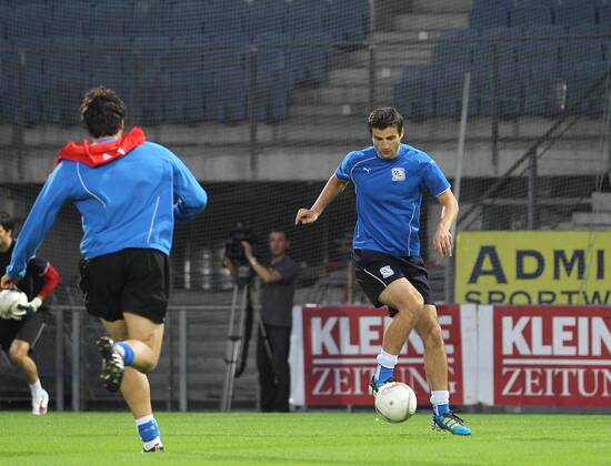 FUSSBALL - UEFA CL Quali, Sturm vs Zestafoni, Vorberichte, Training GRAZ,AUSTRIA,02.AUG.11 - FUSSBALL - UEFA Champions League, Qualifikation, SK Sturm Graz vs FC Zestafoni, Vorberichte, Abschlusstraining Zestafoni. Bild zeigt George Oniani (Zestafoni).