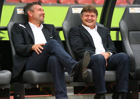 03.07.2011 Fussball 3. Qualifikationsrunde UEFA Champions League FC Zürich - Standard Lüttich , Stadion Letzigrund. Bild zeigt Coach Urs Fischer li. und Präsident Ancillo Canepa beide FC Zürich Aktion Feature Emotionen Gestik