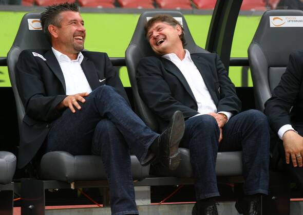 03.07.2011 Fussball 3. Qualifikationsrunde UEFA Champions League FC Zürich - Standard Lüttich , Stadion Letzigrund. Bild zeigt Coach Urs Fischer li. und Präsident Ancillo Canepa beide FC Zürich Aktion Feature Emotionen Gestik