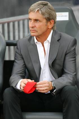 03.07.2011 Fussball 3. Qualifikationsrunde UEFA Champions League FC Zürich - Standard Lüttich , Stadion Letzigrund. Bild zeigt Coach Jose Riga Standard Lüttich Aktion Emotionen Trainer Porträt