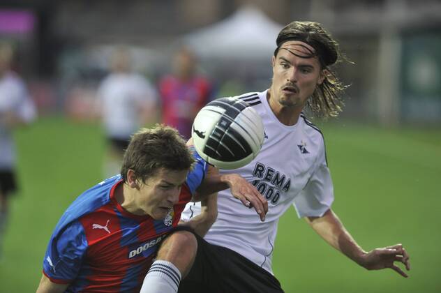 Vaclav Pilar, left, from Viktoria Pilsen and Rosenborg BK Trondheim s Mikael Lustig during their Champions League second leg third qualifying round soccer match in Pilsen, (CTKxPhoto PetrxEret)  CTKPhoto101201108030915301