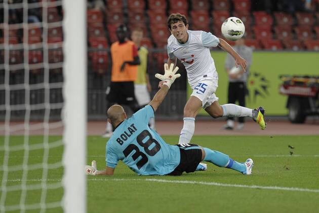 (l.) Sinan BOLAT (Torwart Goalie Standard Lüttich) kann das 1:0 von (r.) Admir MEHMEDI (FC Zürich) nicht verhindern UEFA Champions League, Qualifikation, 03.08.2011, FC Zürich vs. Standard Lüttich, Zürich, Schweiz