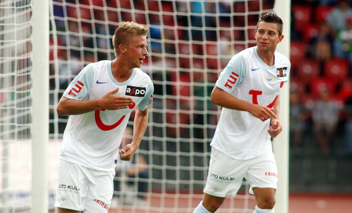 07.08 .2011 Letzigrund Zürich , Herren Fussball Super League FC Zürich - Grasshopper Club Zürich 6:0 Torjubel Raphael Koch - Philippe Koch (FC Zürich)