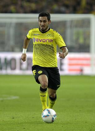 Fußball Bundesliga Saison 2011 2012, 1. Spieltag : Borussia Dortmund-Hamburger SV 3-1 im Signal Iduna Park in Dortmund- Ilkay Gündogan (BVB) Fussball,Herren,Männer,Liga,Bundesliga,DFL,Aktion,Ganzkörper,Freisteller,hoch