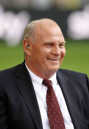 Fußball Bundesliga Saison 2011 2012, 1. Spieltag : Borussia Dortmund-Hamburger SV 3-1 im Signal Iduna Park in Dortmund- Uli Hoeneß beim Sky Gespräch vor dem Spiel Fussball,Herren,Männer,Liga,Bundesliga,DFL,SKY,Medien,Interview, Gesprächsrunde,Diskussion,Experte,Fachmann,Kommentar,Mimik,Porträt,hoch