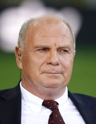Fußball Bundesliga Saison 2011 2012, 1. Spieltag : Borussia Dortmund-Hamburger SV 3-1 im Signal Iduna Park in Dortmund- Uli Hoeneß beim Sky Gespräch vor dem Spiel Fussball,Herren,Männer,Liga,Bundesliga,DFL,SKY,Medien,Interview, Gesprächsrunde,Diskussion,Experte,Fachmann,Kommentar,Mimik,Porträt,hoch
