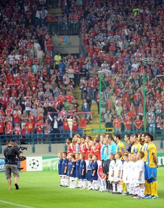 Wisla Krakow - APOEL FC Nikosia, WYJSCIE ZAWODNIKOW RADOSLAW SOBOLEWSKI ---  20110817LUK078 o0 Totale