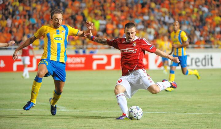 APOEL Nicosia - Wisla Krakow, CHRISTOS KONTIS PATRYK MALECKI,  20110823NB021