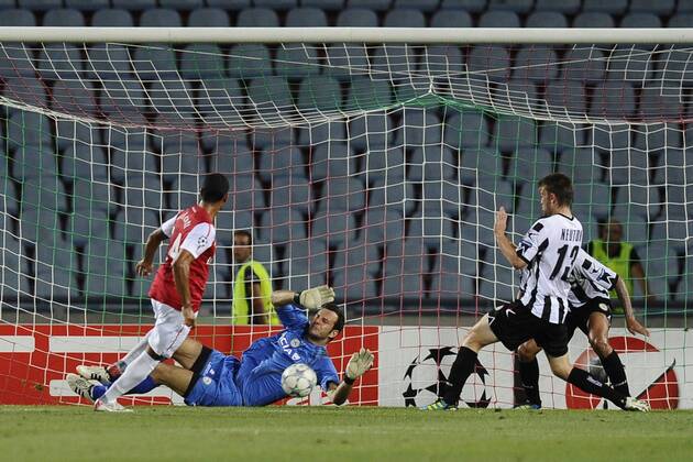 Champions League Quali - Udinese Calcio - Arsenal FC London - Theo Walcott und Samir Handanovic 