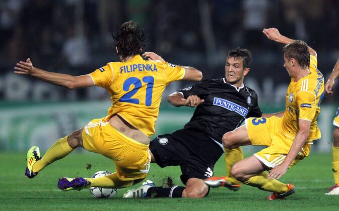 FUSSBALL - UEFA CL Play Off, Sturm vs Borisov GRAZ,AUSTRIA,24.AUG.11 - FUSSBALL - UEFA Champions League, Play Off, SK Sturm Graz vs FC BATE Borisow. Bild zeigt Yegor Filipenko (Borisov), Haris Bukva (Sturm) und Edgar Olekhnovich (Borisov). 