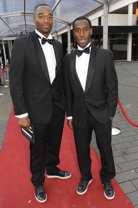 HILVERSUM - Kenneth Vermeer und Vurnon Anita (Ajax Amsterdam) auf der Gala zum Fußballer des Jahres 2011 in den Niederlanden in Studio 21 im Mediapark Hilversum. xVIxxIVx 347419