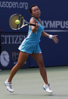 US Open 2011, USTA Billie Jean King National Tennis Center, Flushing Meadows, New York,ITF Grand Slam Tennis Tournament, Vania King (USA), Aktion,Einzelbild,Ganzkörper,Hochformat