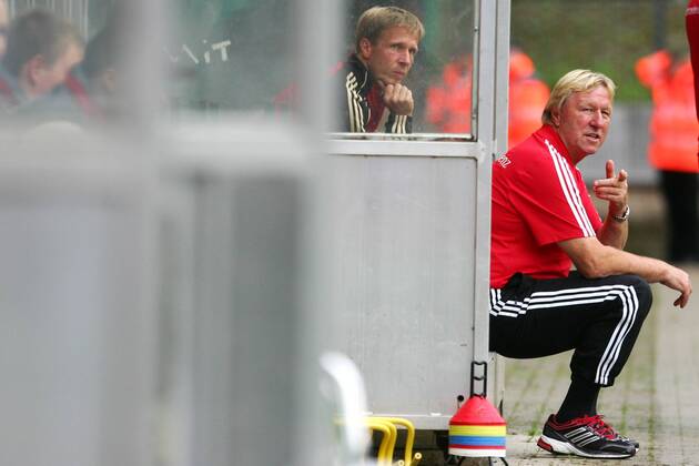 Fußball U19-Länderspiel Deutschland - Niederlande, am Sonntag, 4. September 2011 in Köln Trainer Horst Hrubesch ( Deutschland ), rechts