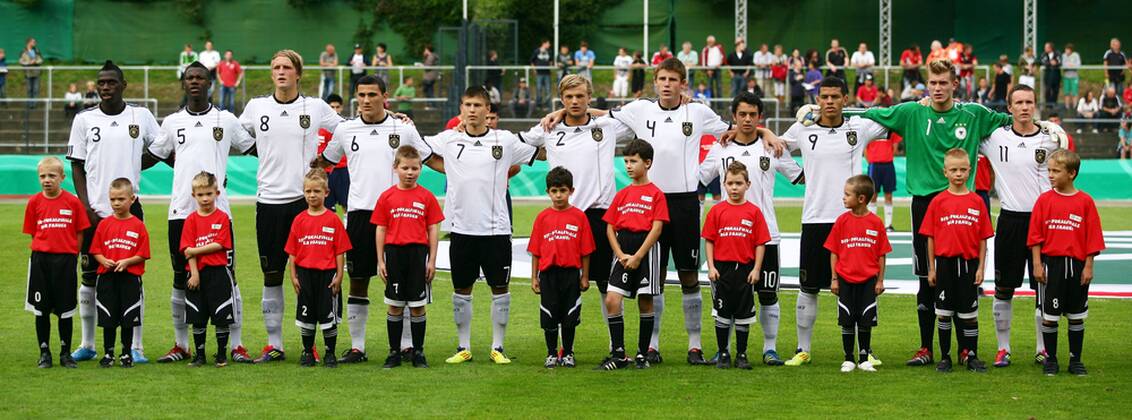 Fußball U19-Länderspiel Deutschland - Niederlande, am Sonntag, 4. September 2011 in Köln U19 Nationalmannschaft von Deutschland V.l.n.r.: Danny da Costa - Stephen Sama - Philipp Hofmann - Sead Kolasinac - Vladimir Rankovic - Johannes Geis - Dominique Heintz - Amin Younes - Shawn Parker - Loris Karius - Markus Mendler